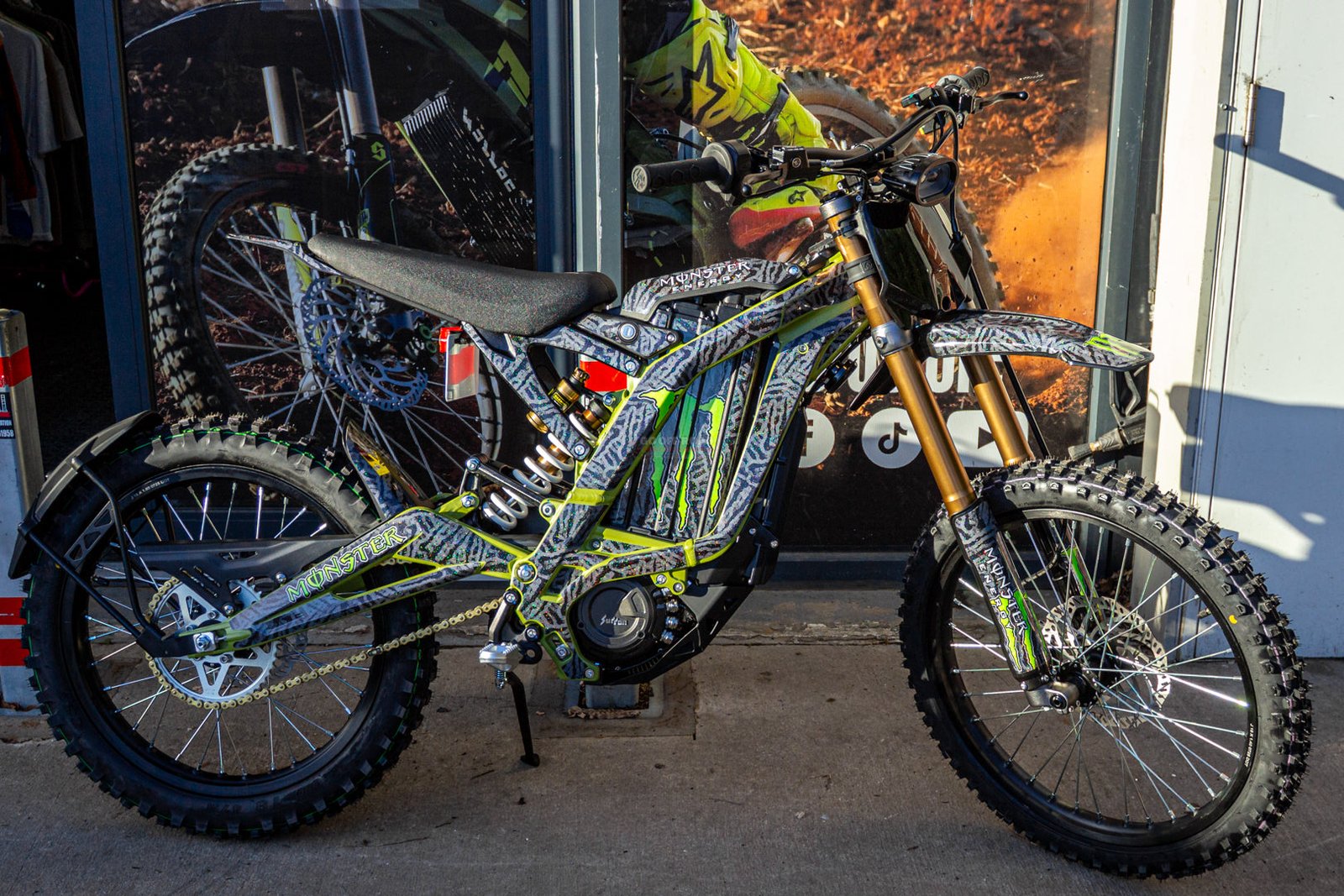 MONSTERGREENLBX-04 - SUR RON USA