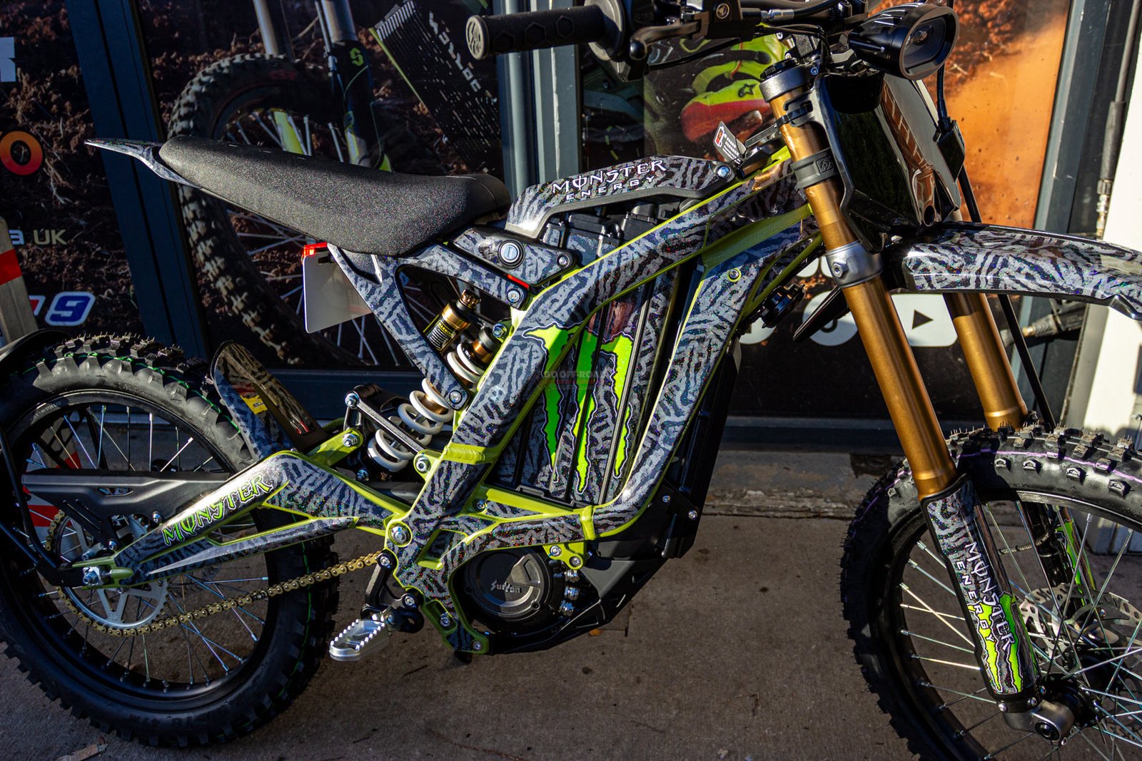 MONSTERGREENLBX-10 - SUR RON USA