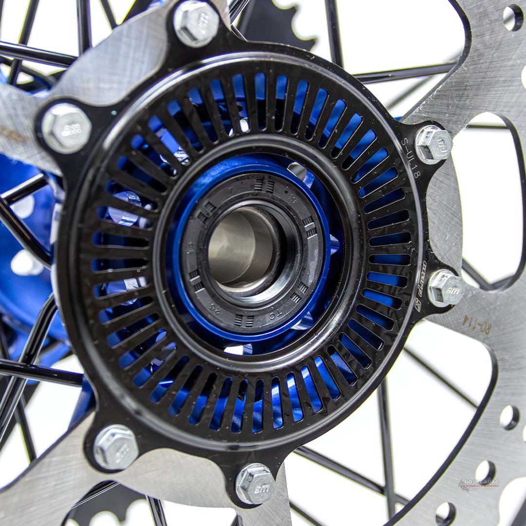 Warp9RearUlltraBeeHubCloseup - SUR RON USA