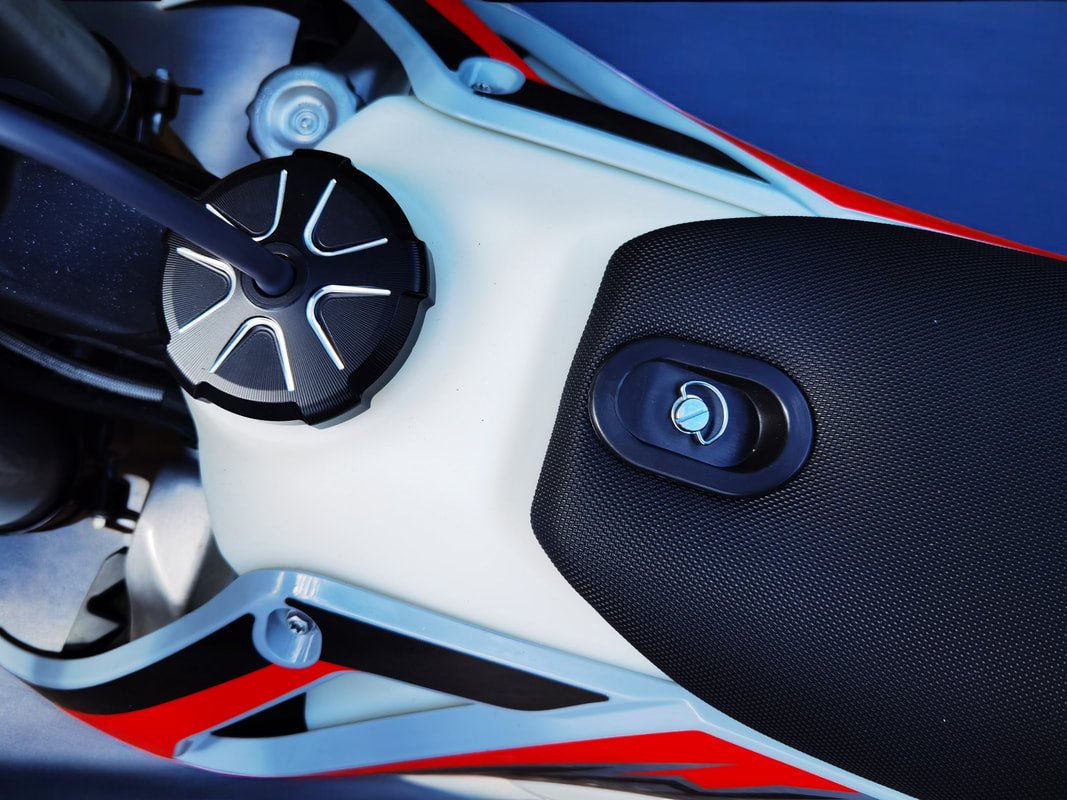 white-photouuyroom_orig - SUR RON USA